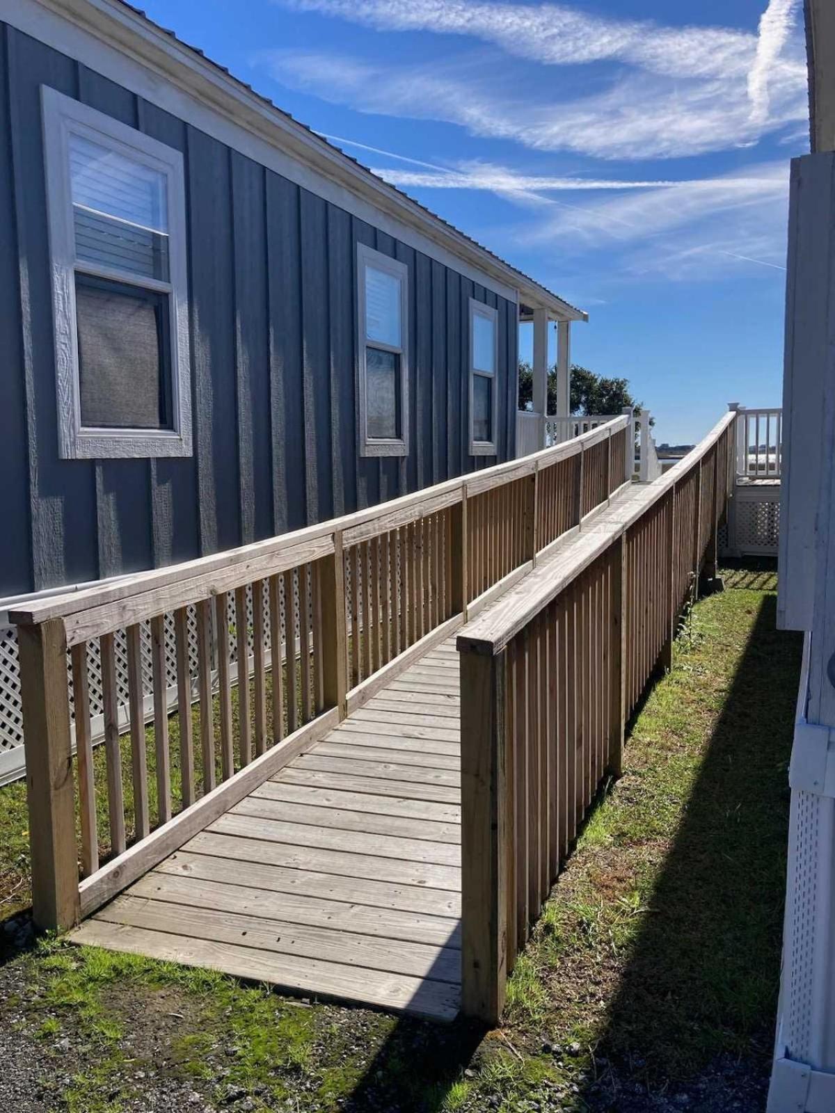 Surf City 2Br Park Home With Waterfront View And Parking 外观 照片