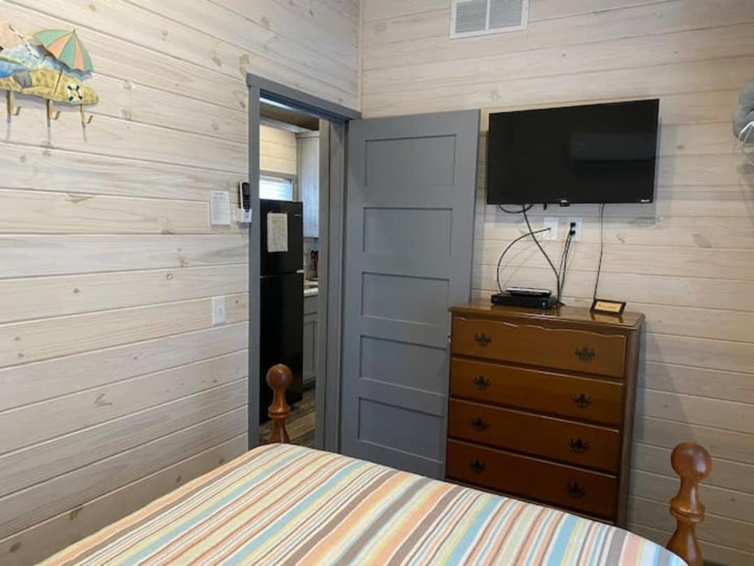 Surf City 2Br Park Home With Waterfront View And Parking 外观 照片
