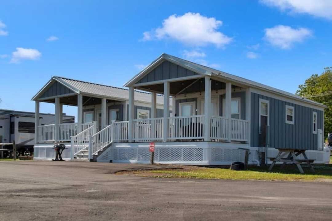 Surf City 2Br Park Home With Waterfront View And Parking 外观 照片