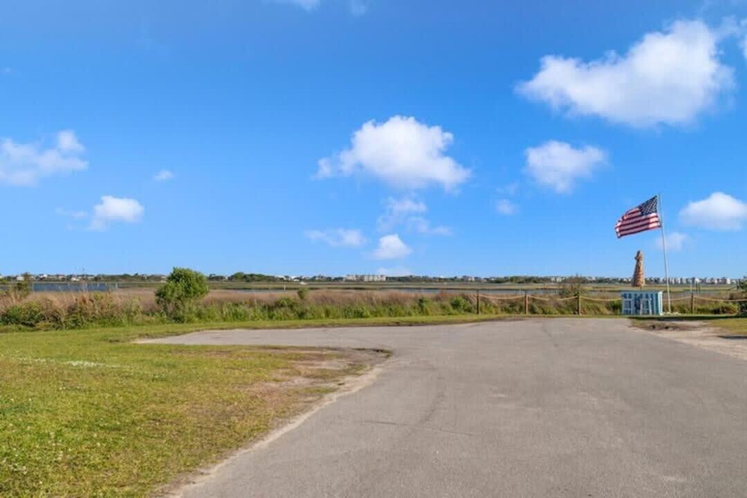 Surf City 2Br Park Home With Waterfront View And Parking 外观 照片