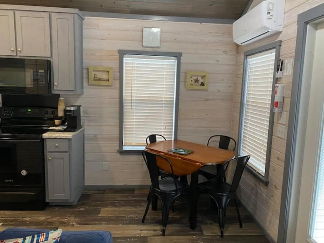 Surf City 2Br Park Home With Waterfront View And Parking 外观 照片