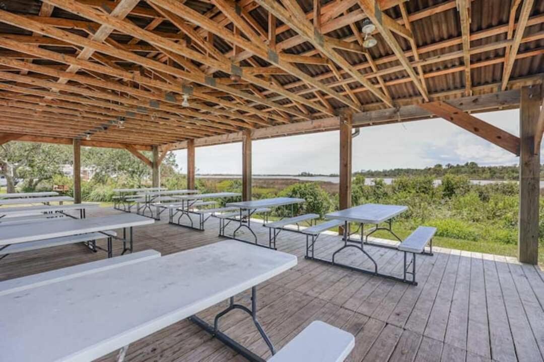 Surf City 2Br Park Home With Waterfront View And Parking 外观 照片