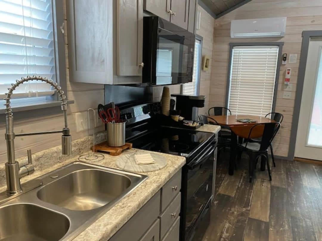 Surf City 2Br Park Home With Waterfront View And Parking 外观 照片