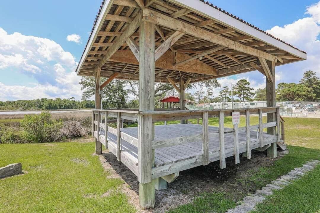 Surf City 2Br Park Home With Waterfront View And Parking 外观 照片